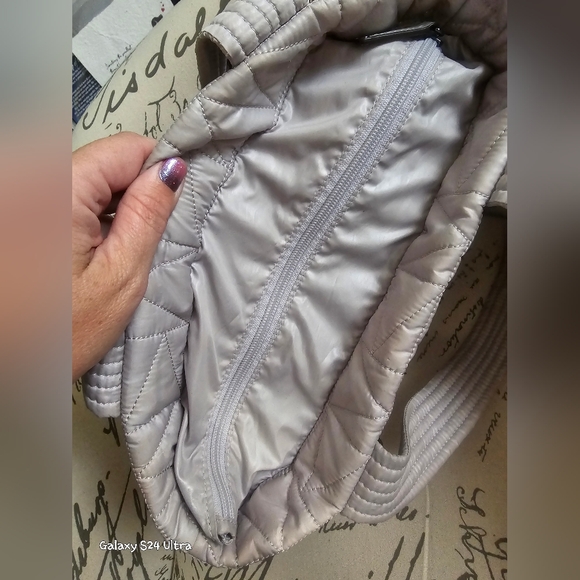 Michael Kors Winnie Quilted Nylon Lt Gray Tote EUC - Picture 8 of 10